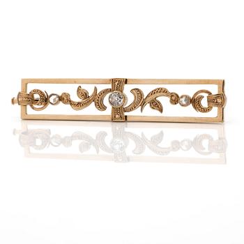 Brooch, 14K gold, first half of the 20th century.