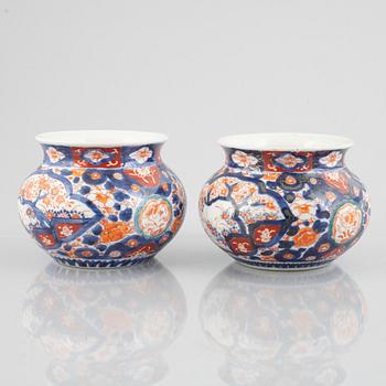 A dish and a pair of pots, porcelain, Japan, early 20th century.