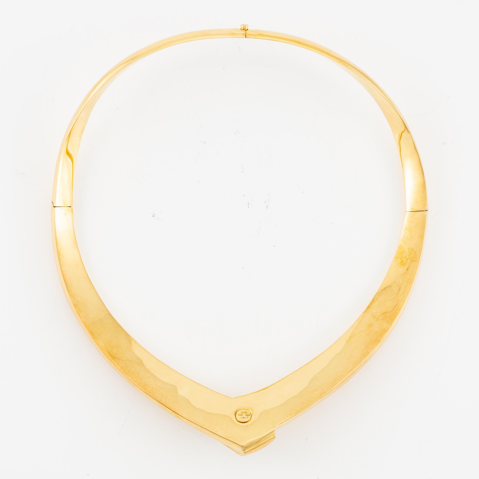 A necklace in 18K gold with round brilliant-cut diamonds.