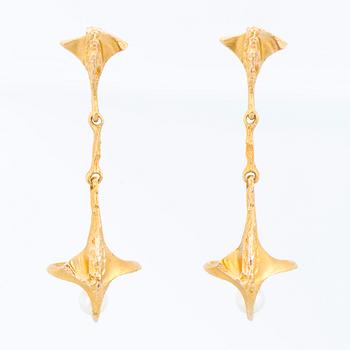 A PAIR OF EARRINGS, cultured pearls, 14K gold. Lapponia 1994.