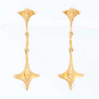 A PAIR OF EARRINGS, cultured pearls, 14K gold. Lapponia 1994.