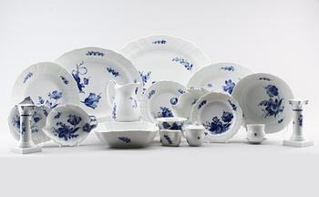MATSERVIS, 68 delar, porslin, "Blå Blomst", Royal Copenhagen.