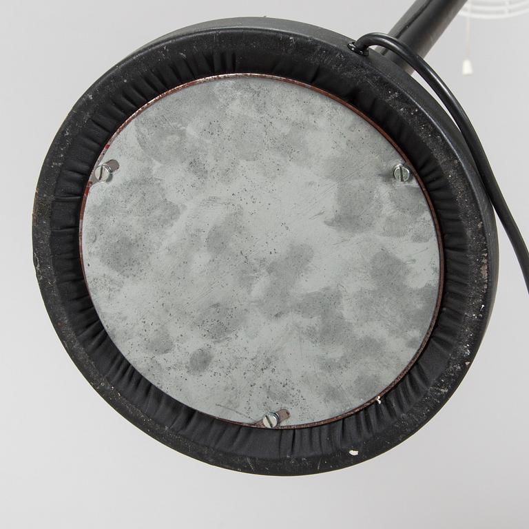 Alvar Aalto, golvlampa modell A809, Valaisinpaja 1900-talets slut.