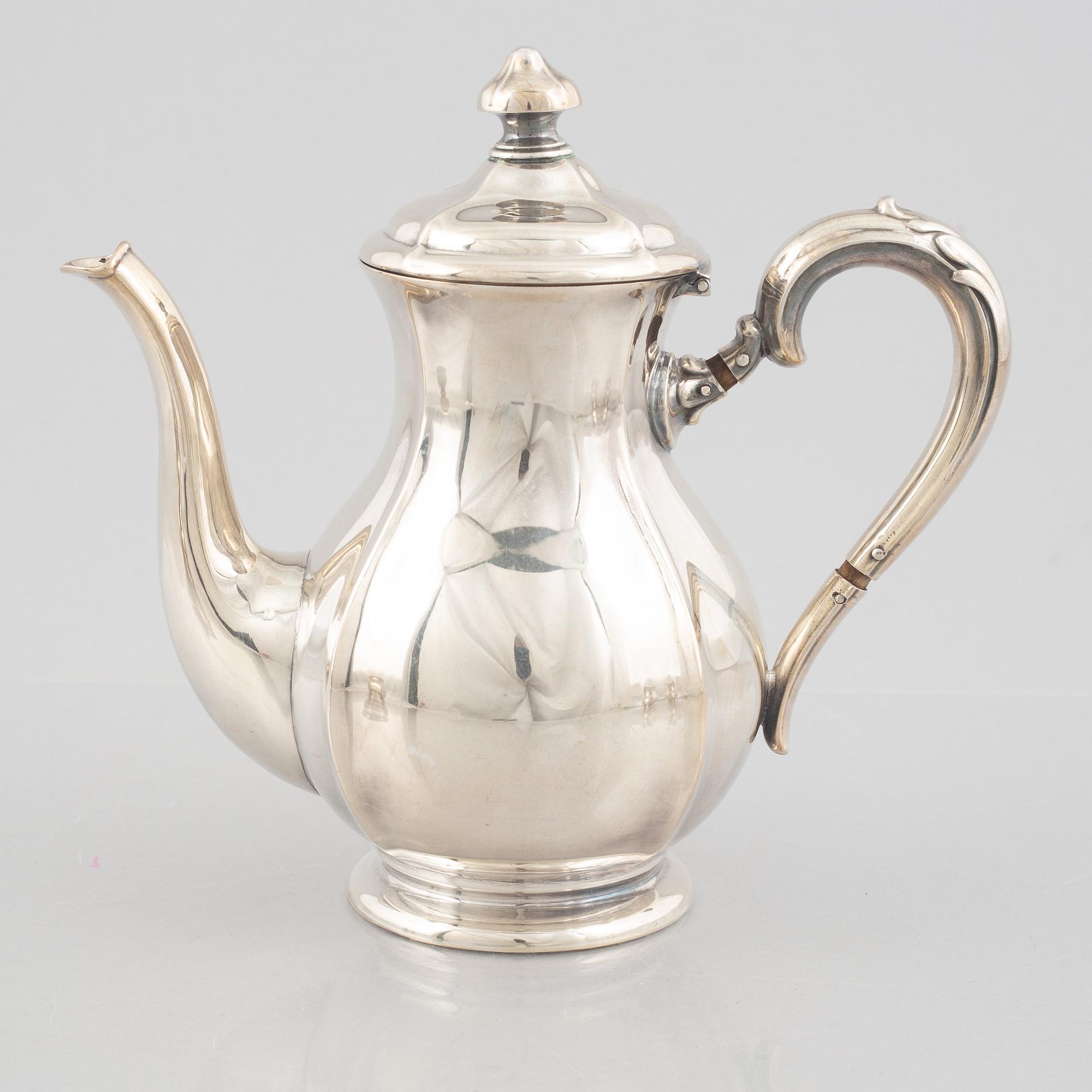 A Norwegian silver mocha pot, creamer and sugar bowl,  Norsk Filigfransfabrikk, Oslo, around 1920.
