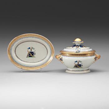 An armorial butter tureen with cover and stand, Qing dynasty, Jiaqing (1796-1820).