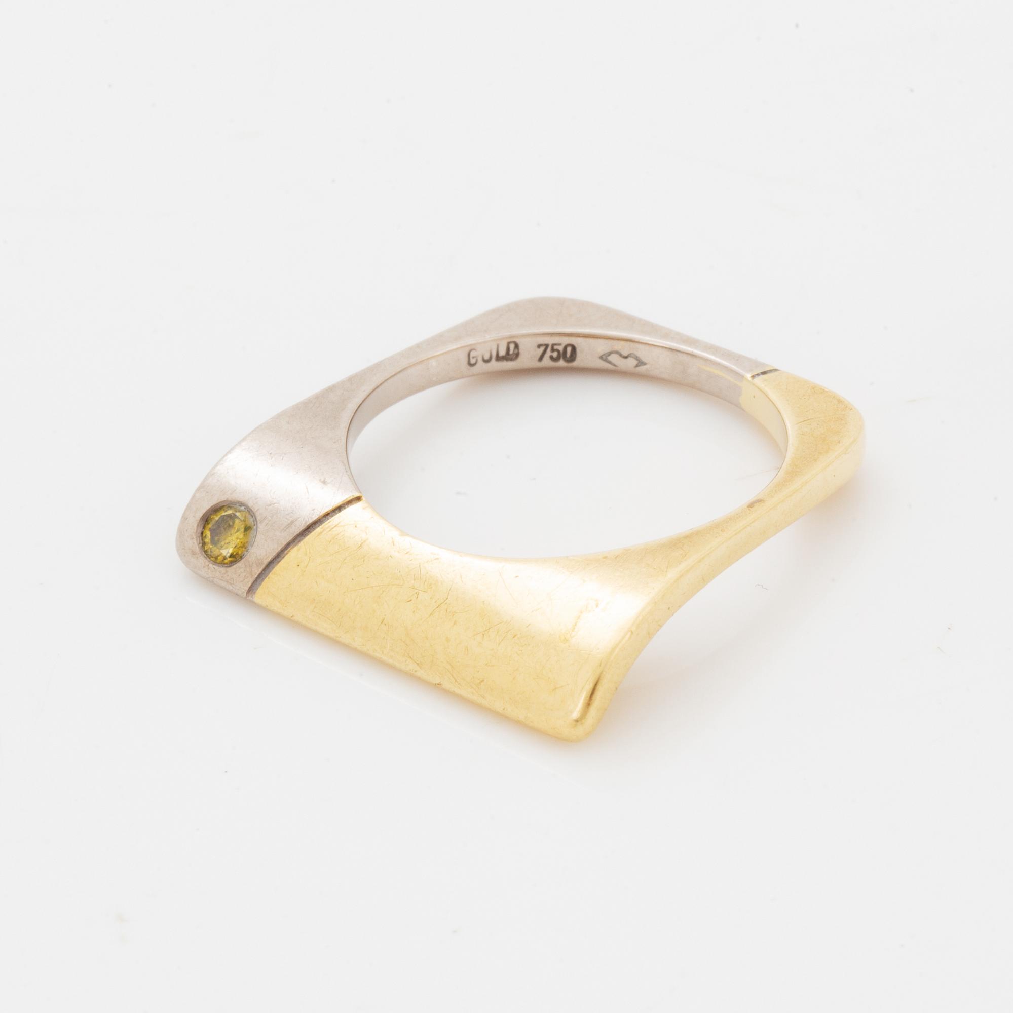 Ring med gul briljantslipad diamant.