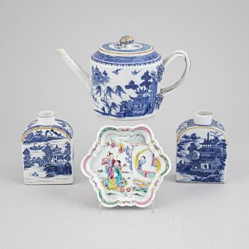 A chinese blue and white porcelain tea pot, two tea caddies, and a dish for a tea pot, Qing Dynasty, Qianlong (1736-95).