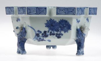 TRIPOD, porslin, Kina, sen Qing, 1900-tal.