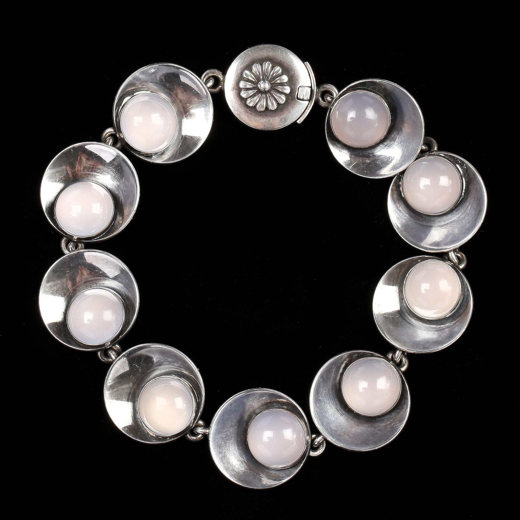 ARMBAND, silver med månsten, Danmark, 1900-talets andra hälft.