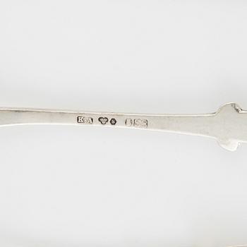 Bestick, brevkniv samt bägare, silver, bl a CG Hallberg Stockholm 1919 (24 delar).