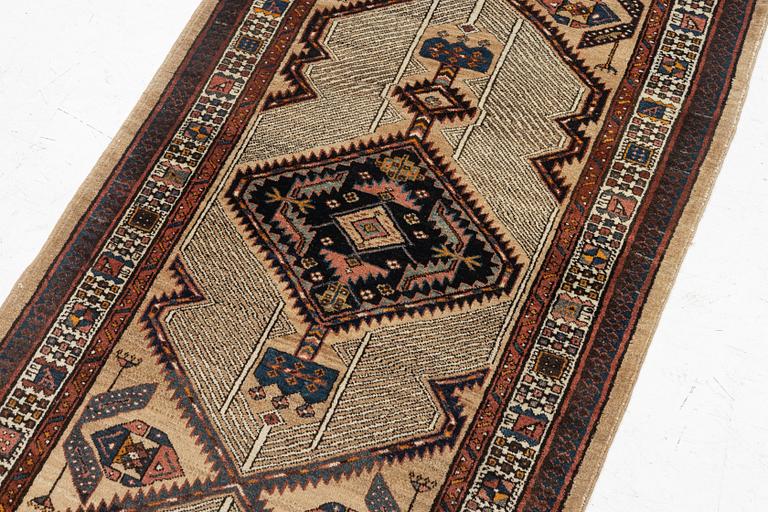 A Sarab runner, semi-antique, c. 350 x 90 cm.