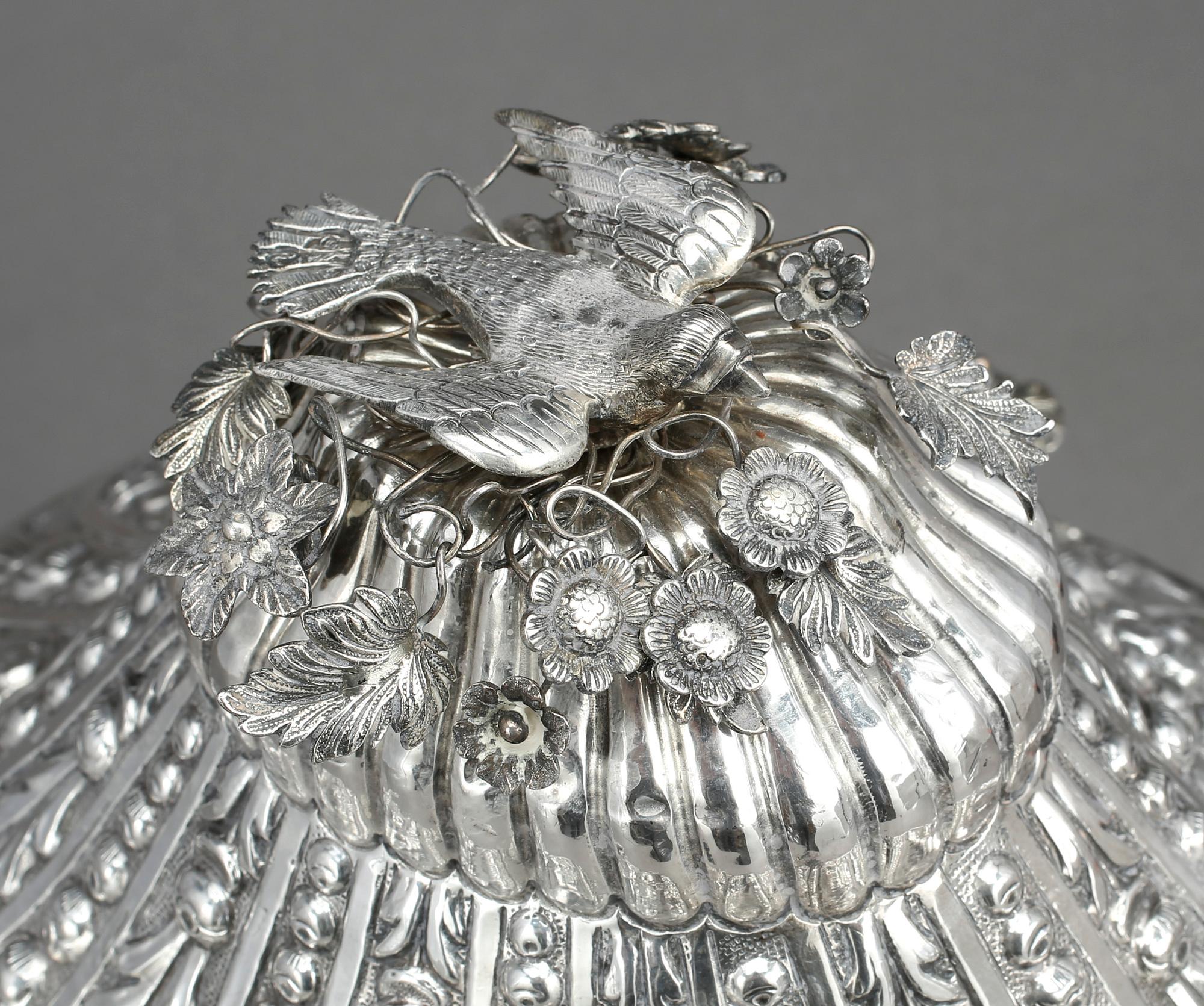 TERRIN, silver, Osmanska riket, omkring år 1900. Vikt ca 809 gram.