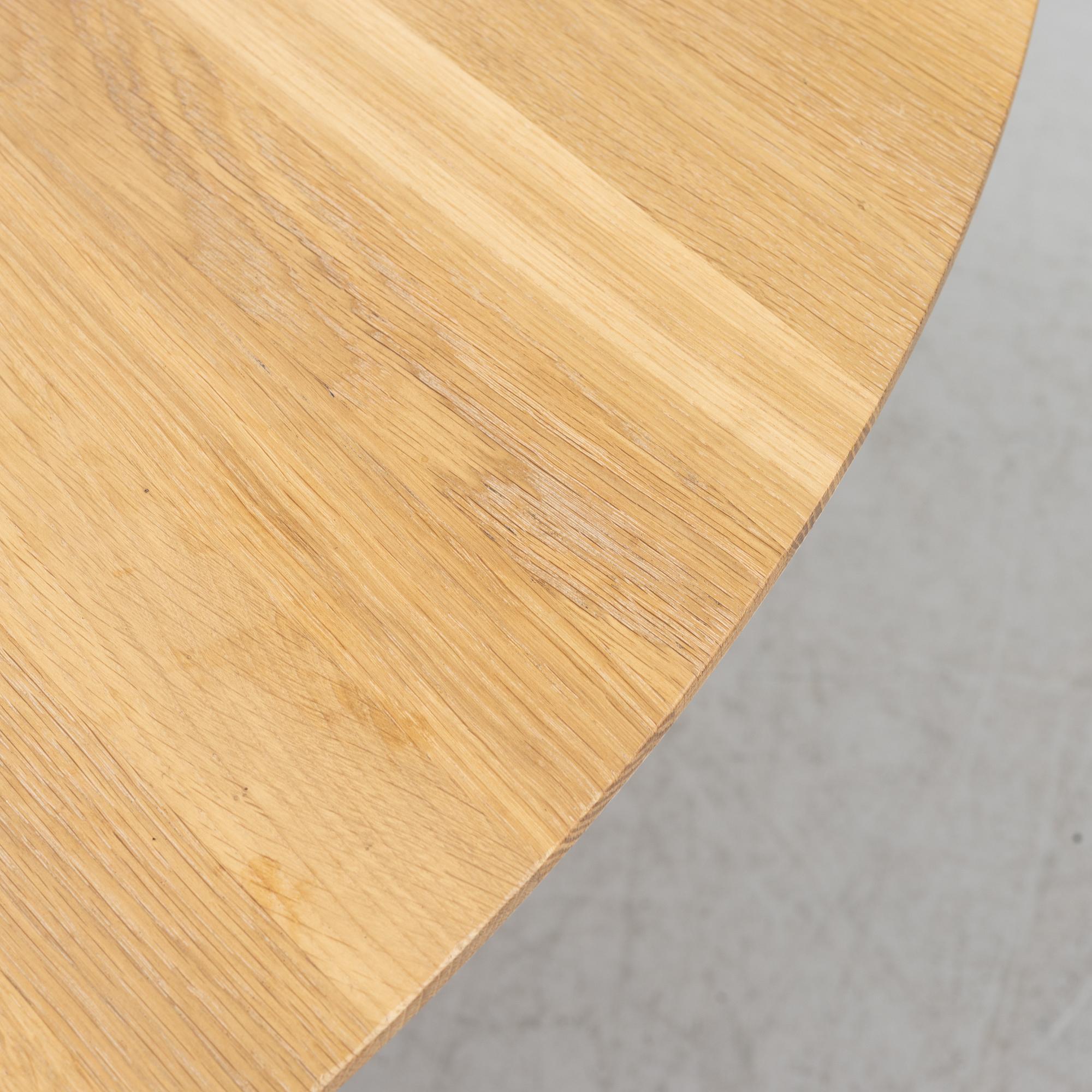 Matti Carlsson, A round oak 'Hommage Grande' dining table from Tre Sekel.