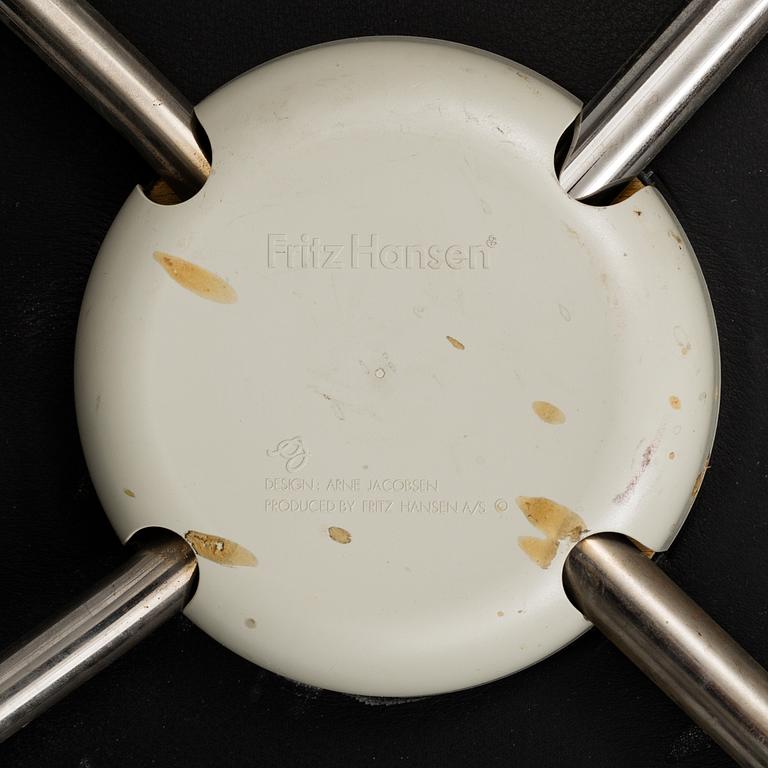 ARNE JACOBSEN, a set of 8 "Liljan/Måsen" armchairs for Fritz Hansen.