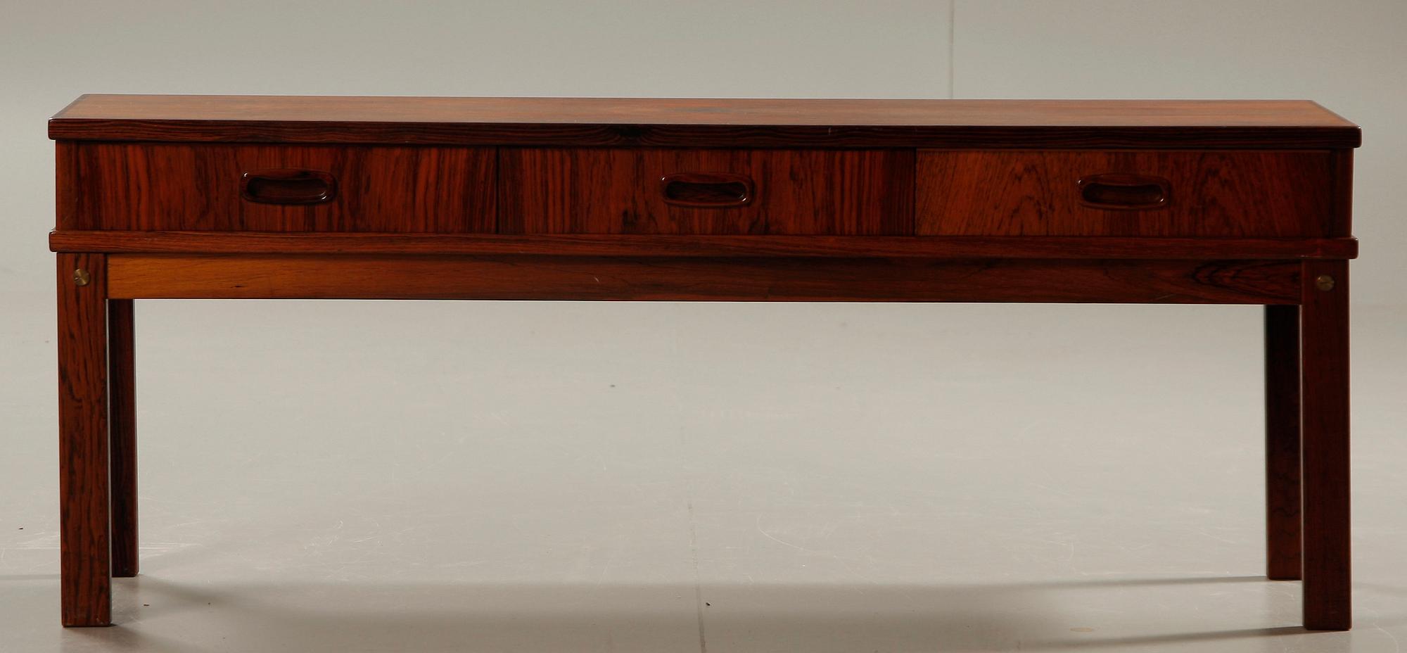 SIDEBOARD, 1970-tal.
