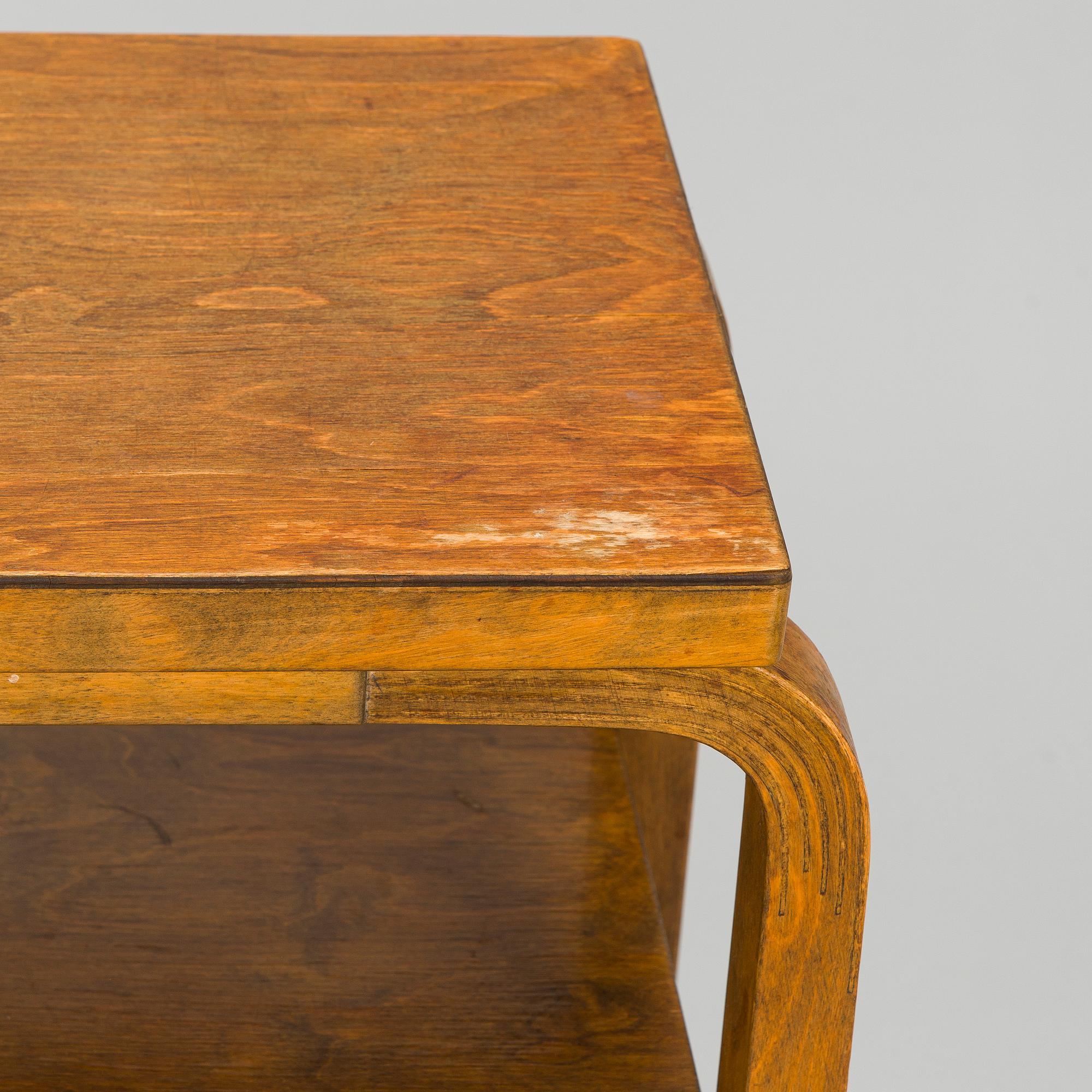 Alvar Aalto, an early 1930s '87' table for O.Y. Huonekalu- ja Rakennustyötehdas A.B.