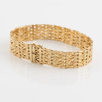 18K gold bracelet.