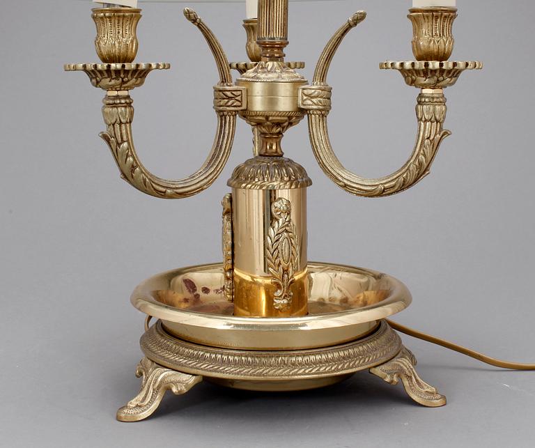 BOUILLOTTELAMPA, senempirestil, 1900-talets andra hälft.