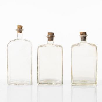 Casket with bottles, 19th century.