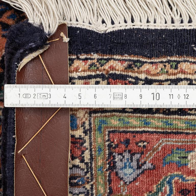 An oriental rug, approx. 203 x 135 cm.