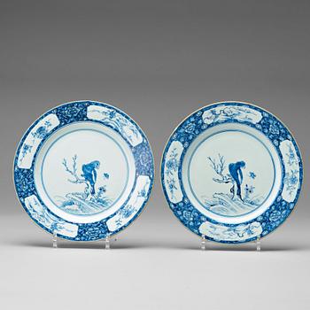 568. A pair of blue and white dishes, Qing dynasty, Kangxi (1662-1722).