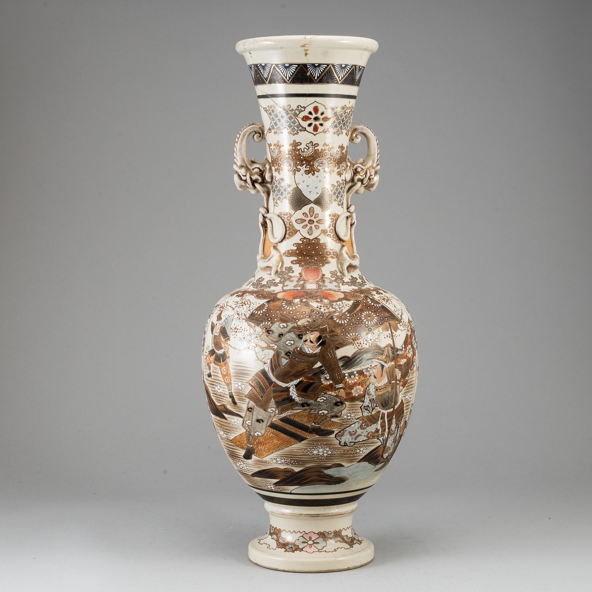 A large satsuma vase, Japan, Meiji (1868-1912).