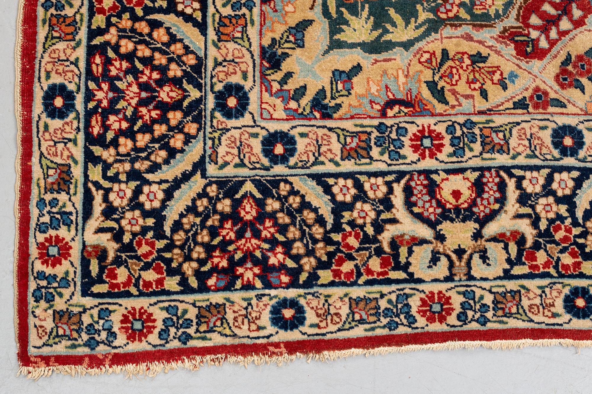 Matto, semi-antique Tabriz, ca 353 x 241 - 245 cm.