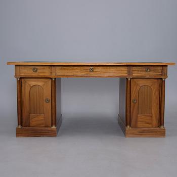 SKRIVBORD, empirestil, 1900-talets första hälft.