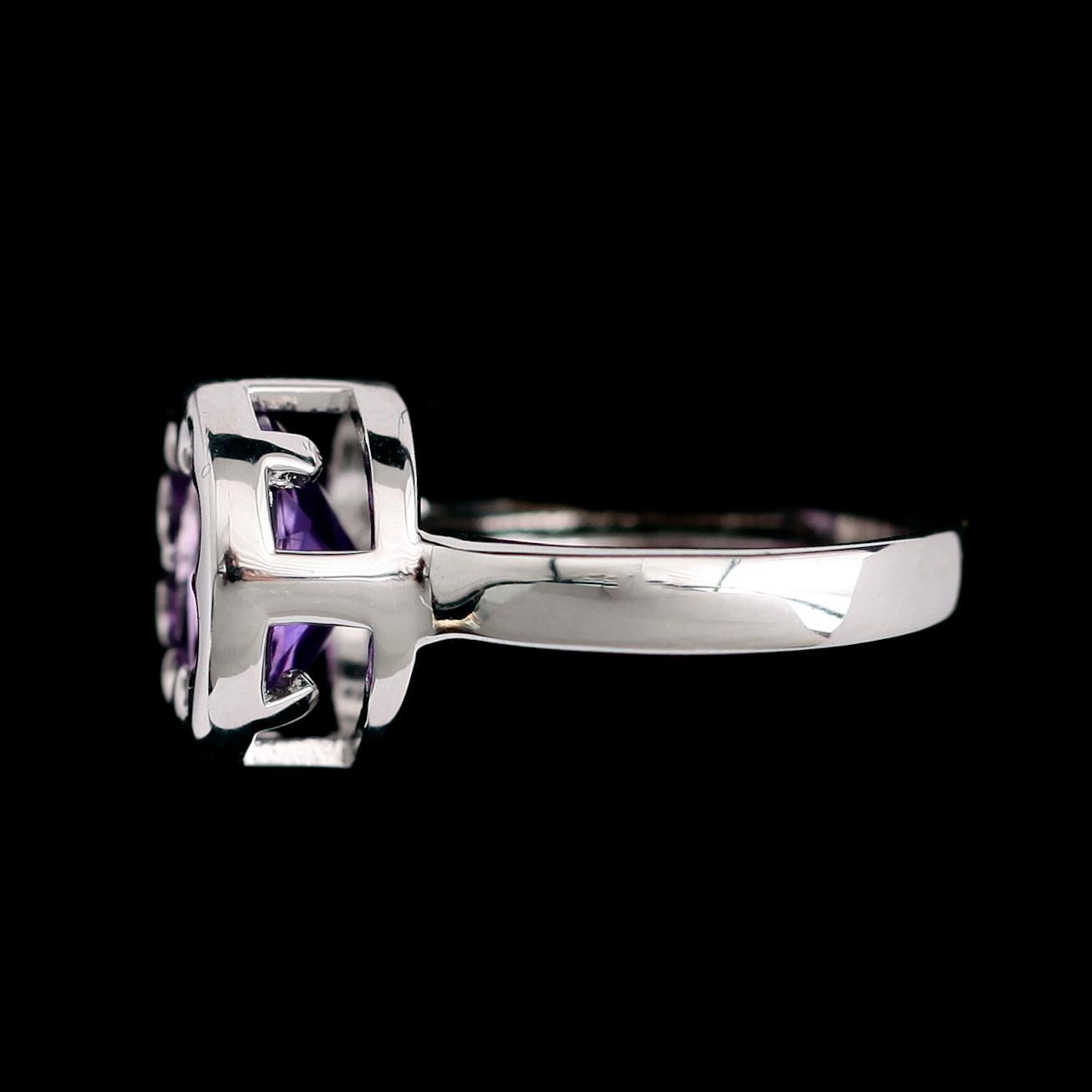 RING, rhodinerat silver, ametist 2.36 ct. Total vikt ca 4 g.
