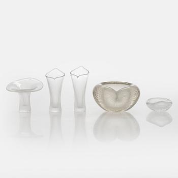 Tapio Wirkkala, A set of five glass vases / art glass objects, signed Tapio Wirkkala Iittala.