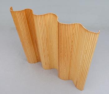 VIKSKÄRM, modellnummer 100, Alvar Aalto, Artek, Finland.