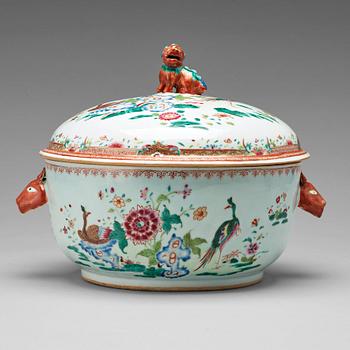 631. A famille rose tureen with cover, Qing dynasty, Qianlong (1736-95).