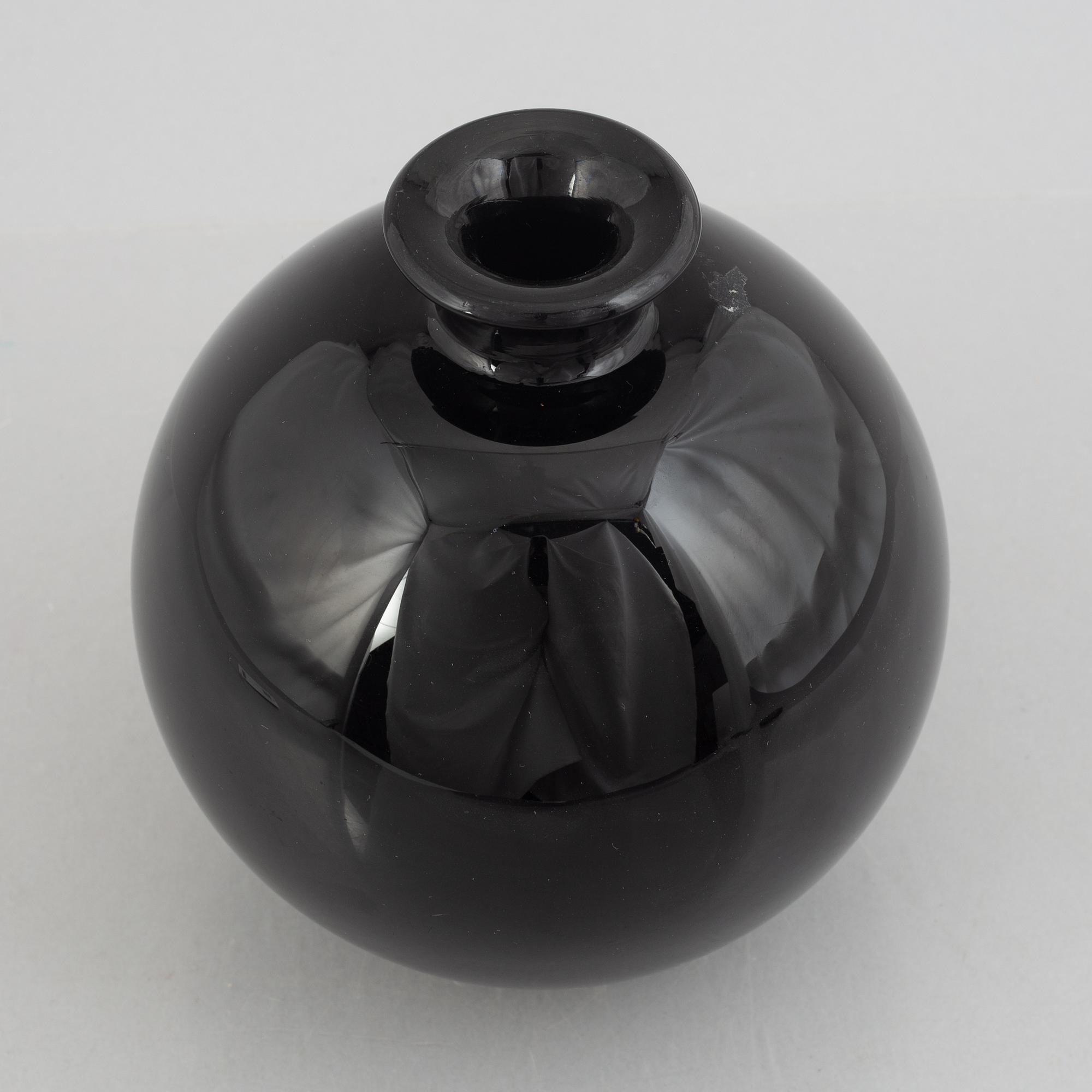 Harald Notini, a "Cryopas" vase model C11550, Pukebergs Glasbruk, 1930s.