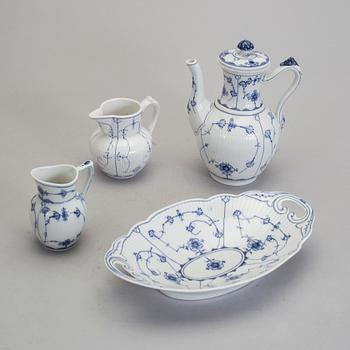 SERVISDELAR, 14 delar, bl a "Musselmalet", bl a Bing & Gröndahl, Villeroy & Boch och HK JMPORT, porslin 1900-tal.