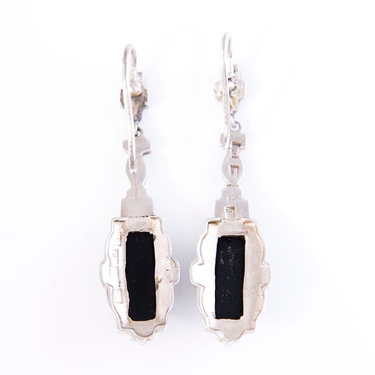 Four Art deco jewelry, ring, pendant necklace and earrings in silver.