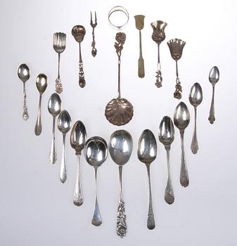 PARTI SILVER, 73 delar, mestadels Sverige, 1800/1900-tal. Tot 1630 gr.