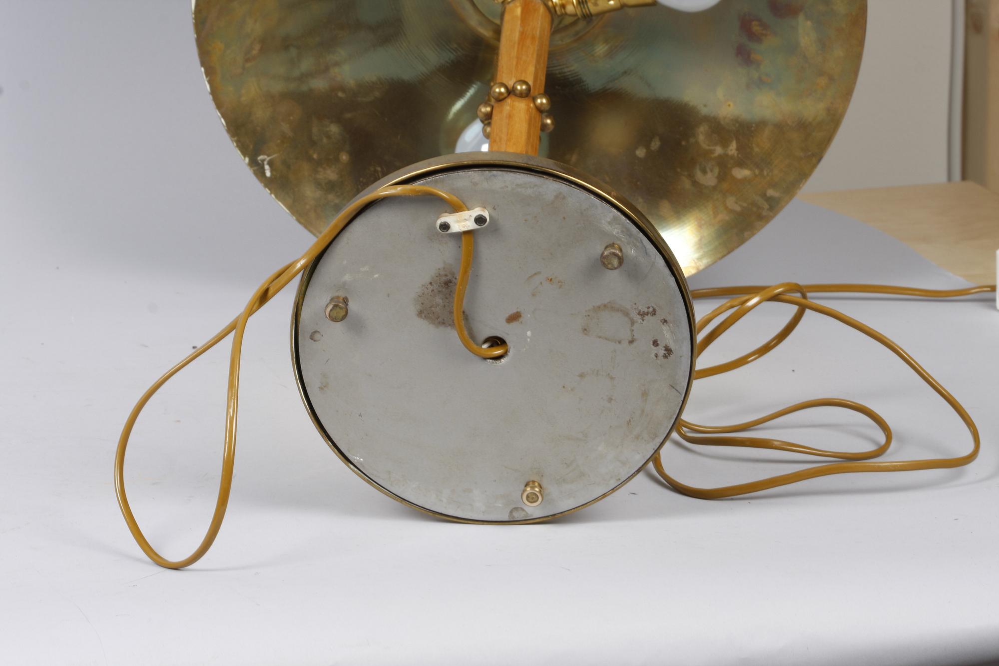BORDSLAMPA, trä/mässing, 1930/40-tal.