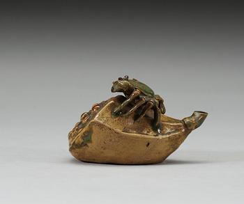 A green and yellow glazed water-pot, Qing dynastin, 17th Century.