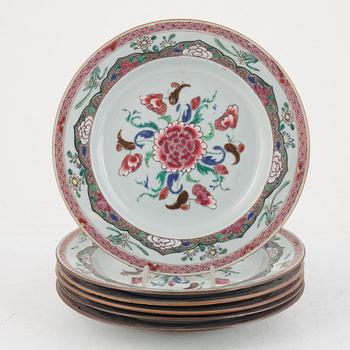 A set of six Chinese famille rose export porcelain plates, Qing dynasty, 18th century.