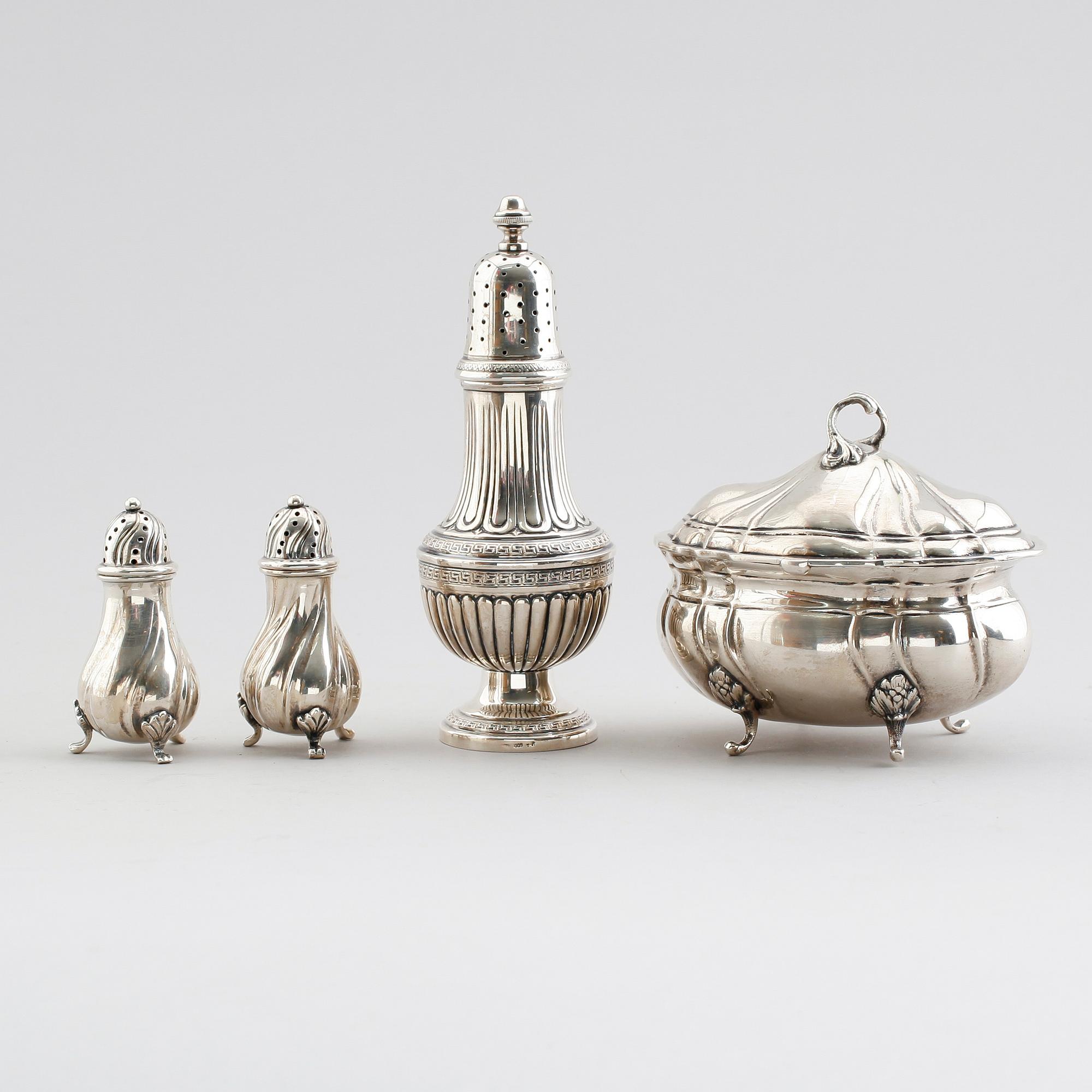 SOCKERSTRÖARE, PEPPAR- OCH SALTSTRÖARE OCH SOCKERSKÅL,silver, 1900-talets mitt. Vikt ca 476 g.