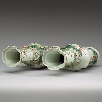 VASER, ett par, porslin. Qing dynastin, sent 1800-tal.