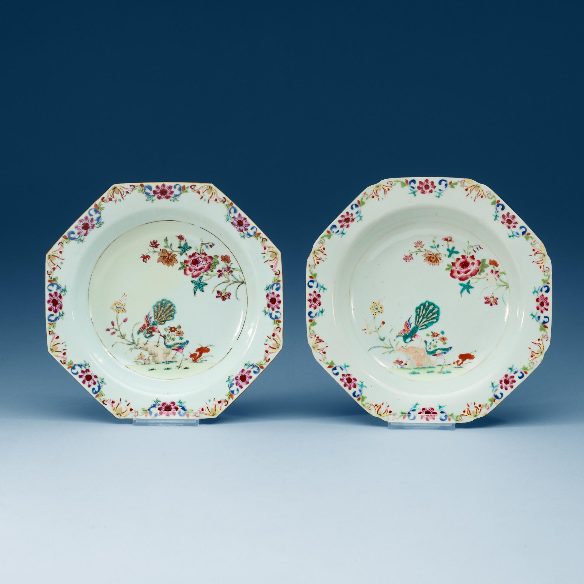 TALLRIKAR, sju stycken (5+2), kompaniporslin. Qing dynastin, Qianlong (1736-95).