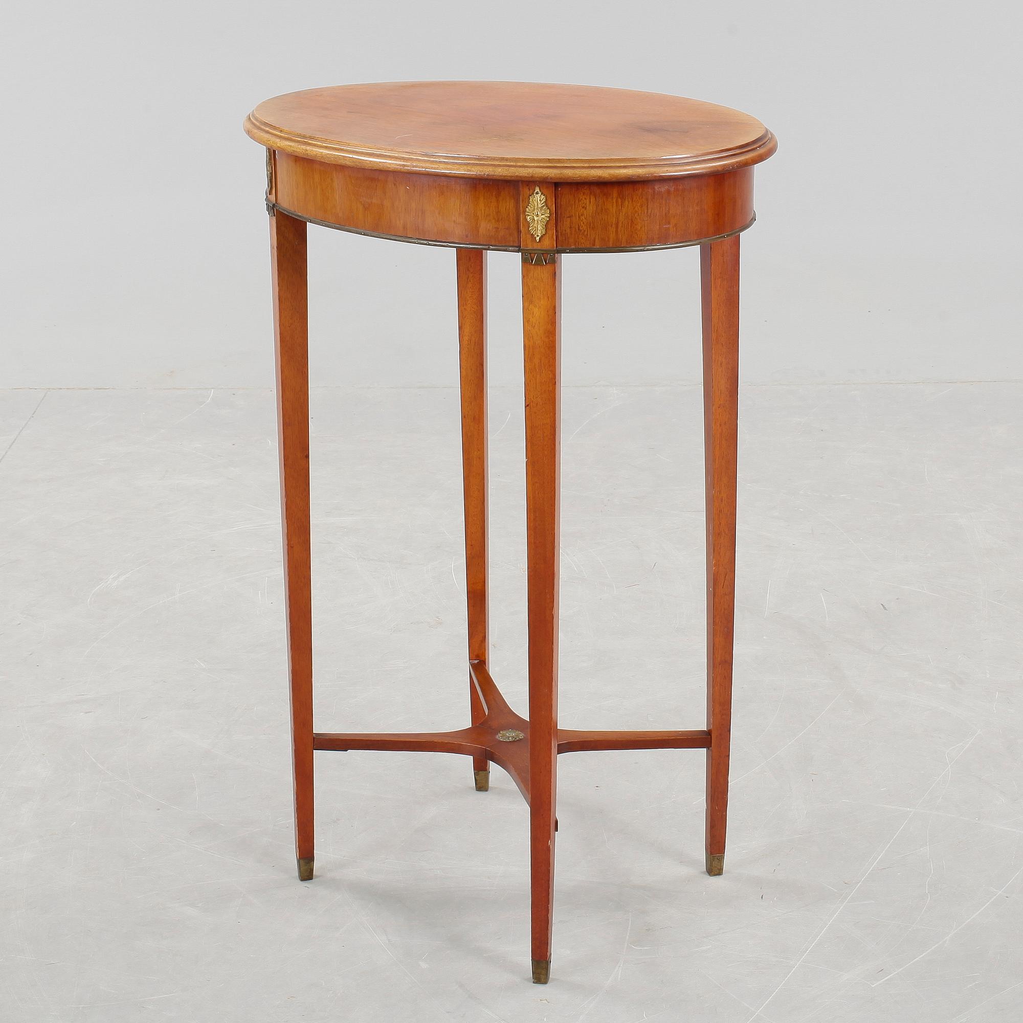 LAMPBORD, sengustaviansk stil, 1900-talets början.