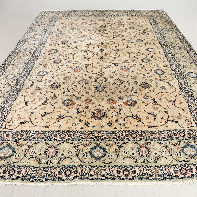 An ols Kerman carpet ca 404x303 cm.