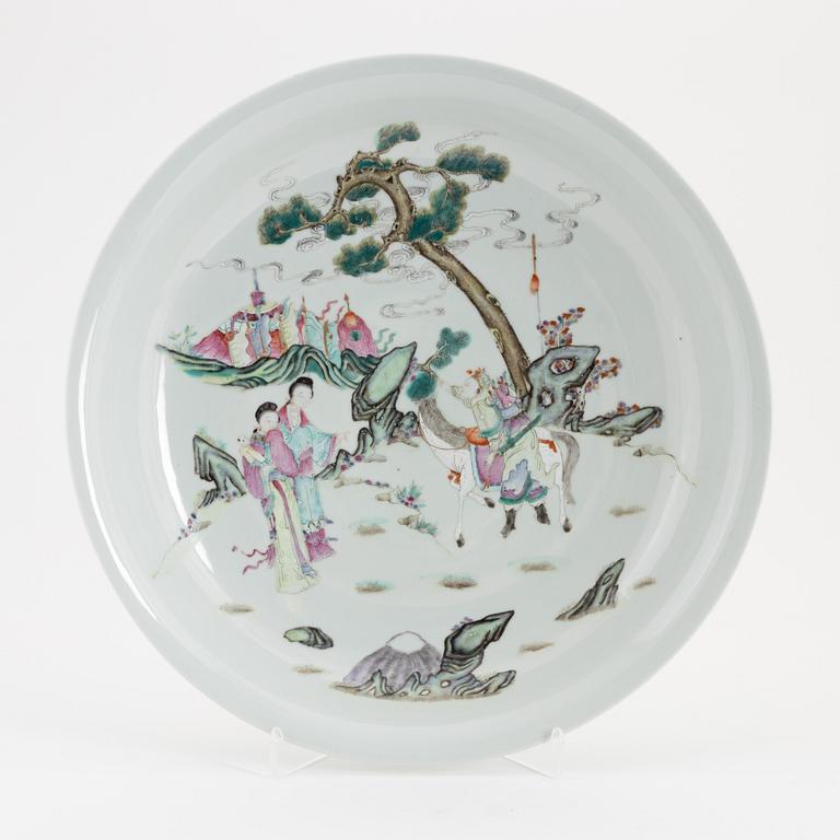 A chinese enamelled dish, 20th century.