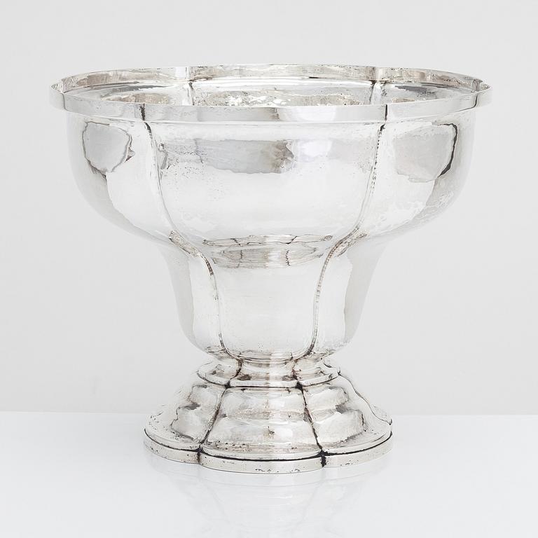 An early 20th-century silver bowl, maker's mark of L. Neresheimer & Co, Hanau, Germany .