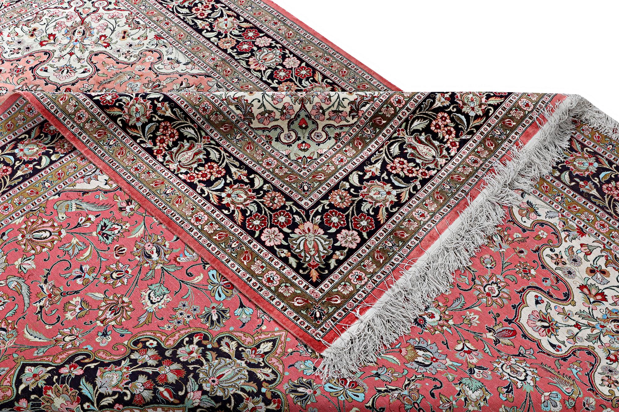 Matta, silkeghom, ca. 305 x 205 cm.