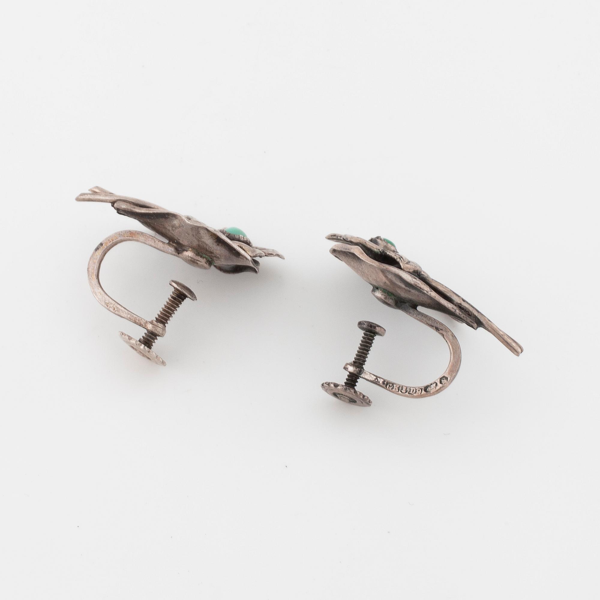 A brooch and a pair of earrings by Georg Kaplan, Stockholm.