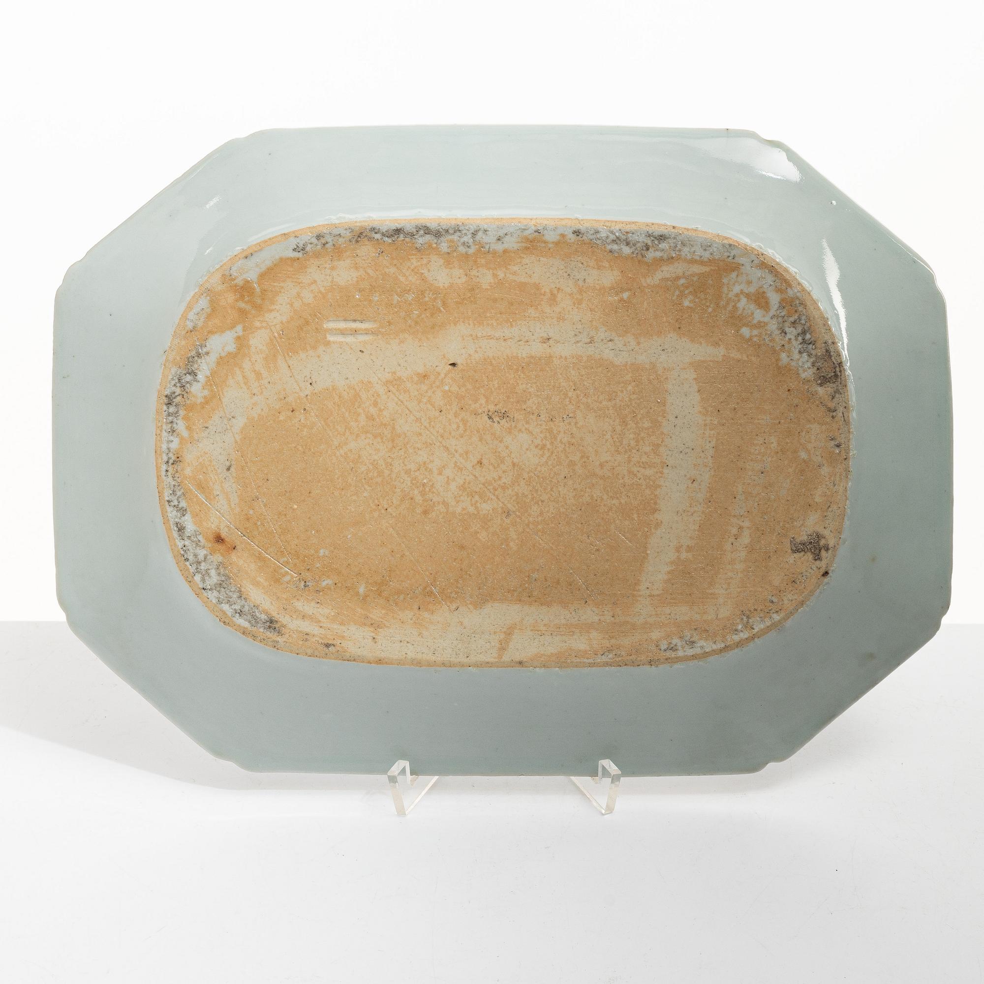 A blue and white serving dish, Qing dynasty, Qianlong (1736-95).