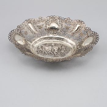 GALLERSKÅL, silver, rokokostil, Gewe, Malmö, 1975. Vikt 706 g.